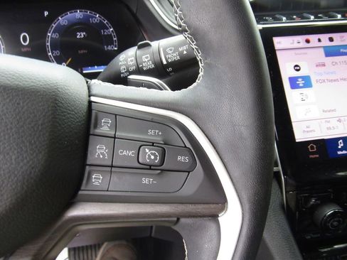 Used 2023 Jeep Grand Cherokee L Limited AWD/4WD image 25