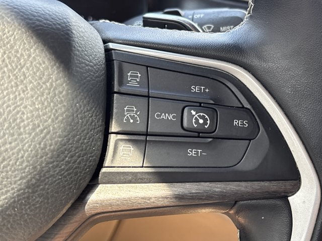 Used 2022 Jeep Grand Cherokee L Limited w/ Luxury Tech Group II AWD/4WD image 30