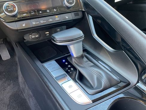 Used 2025 Hyundai Elantra Limited image 43