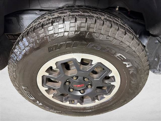 Used 2025 Toyota 4Runner TRD Off-Road Premium AWD/4WD image 17
