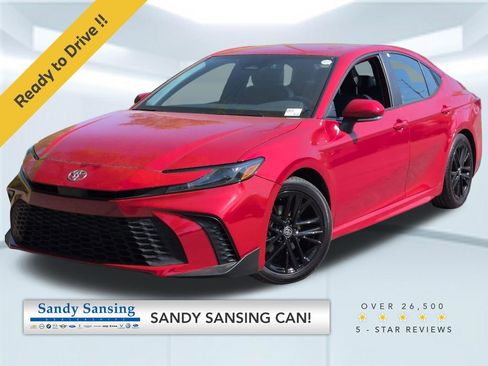 Used 2025 Toyota Camry SE FWD image 1
