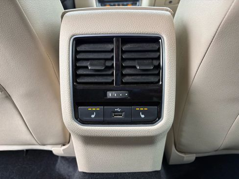 Used 2017 Volkswagen Passat 1.8T SEL Premium image 16