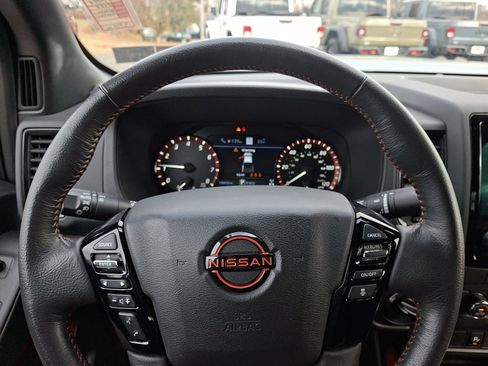 Used 2024 Nissan Frontier PRO-4X w/ Technology Package image 17