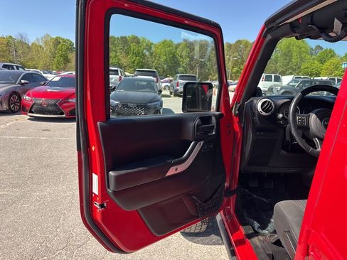 Used 2012 Jeep Wrangler Unlimited Rubicon w/ Connectivity Group AWD/4WD image 20