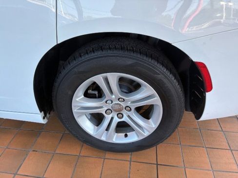 Used 2018 Dodge Charger SXT image 32