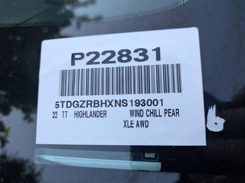 Used 2022 Toyota Highlander XLE image 39