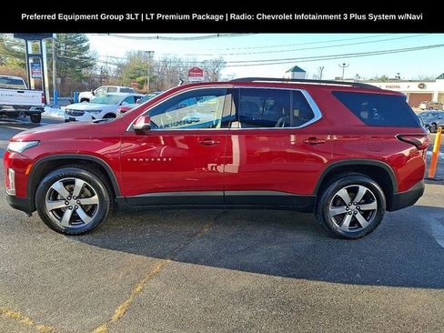 Used 2022 Chevrolet Traverse LT w/ LT Premium Package image 5