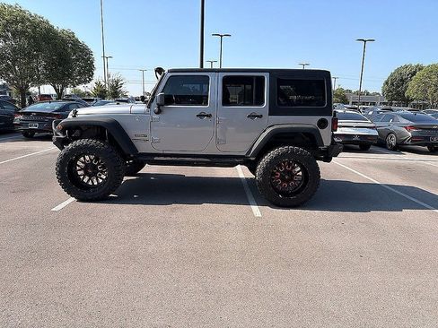 Used 2018 Jeep Wrangler Unlimited Sport S AWD/4WD image 11