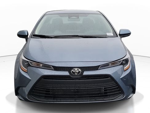 Used 2025 Toyota Corolla LE image 2