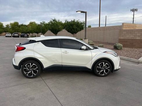Used 2021 Toyota C-HR XLE image 3