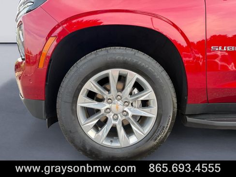 Used 2025 Chevrolet Suburban Premier w/ Sun And Tow Package AWD/4WD image 9