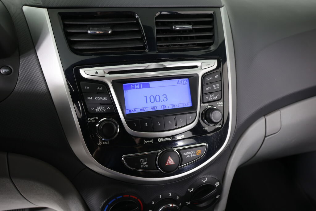 Used 2012 Hyundai Accent SE FWD image 35