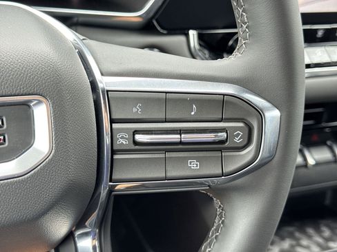 New 2026 GMC Canyon Elevation w/ LPO, Black Badging Package RWD image 10
