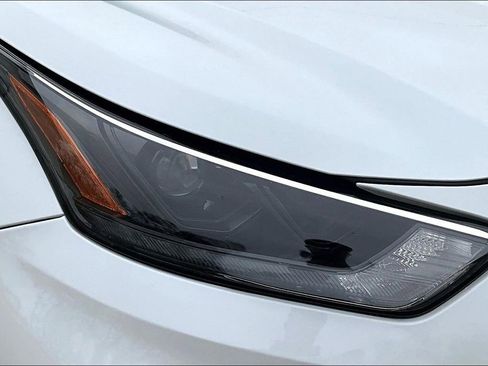 Used 2022 Toyota Highlander XLE image 31