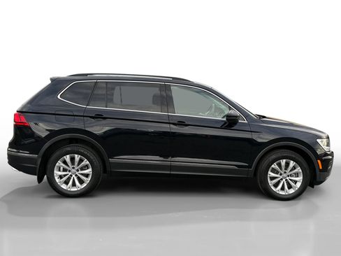 Used 2018 Volkswagen Tiguan SE w/ Panoramic Sunroof Package image 6