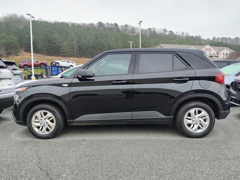 Used 2025 Hyundai Venue SE image 2
