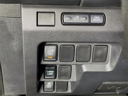 Used 2023 Nissan Frontier SV w/ Technology Package image 11