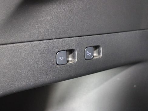 Used 2020 Tesla Model Y Long Range image 24