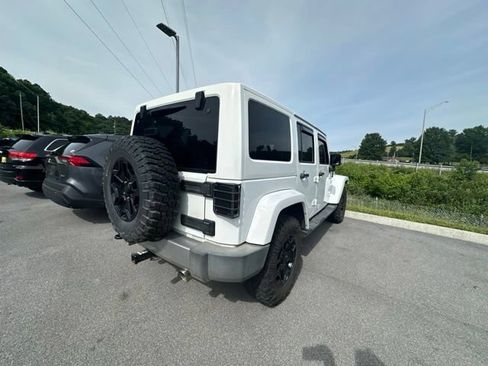 Used 2017 Jeep Wrangler Unlimited Sahara w/ Connectivity Group AWD/4WD image 22