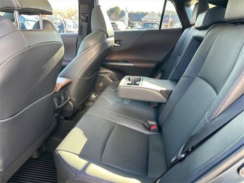Used 2024 Toyota Venza image 12