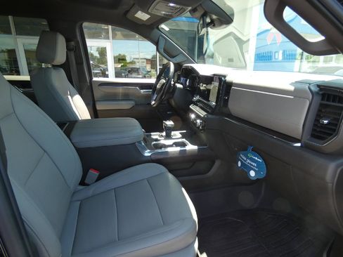 Certified 2023 GMC Sierra 1500 SLT w/ SLT Premium Package AWD/4WD image 17