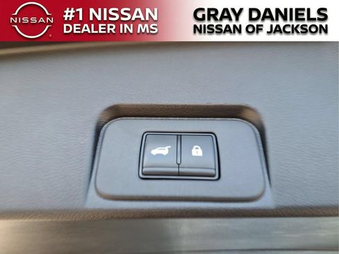 Used 2025 Nissan Rogue SV FWD image 9