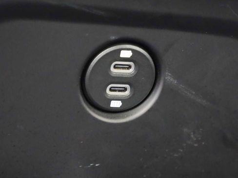 Certified 2025 Porsche Macan image 35