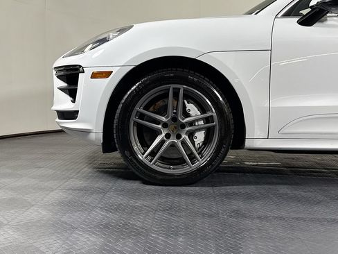 Certified 2020 Porsche Macan Turbo AWD/4WD image 28