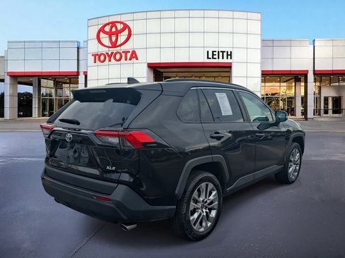 Used 2023 Toyota RAV4 XLE Premium image 5