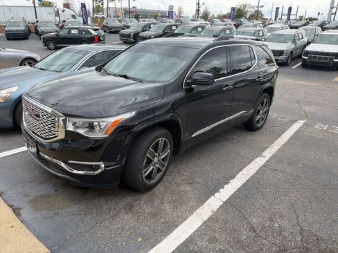 Used 2017 GMC Acadia Denali w/ Technology Package image 2