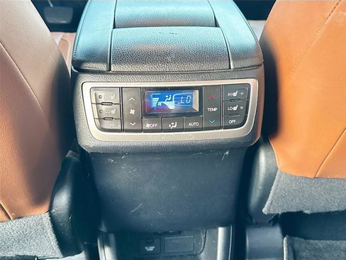 Used 2017 Toyota Highlander Limited Platinum image 25