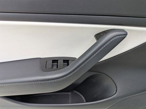 Used 2020 Tesla Model 3 Standard Range Plus image 10