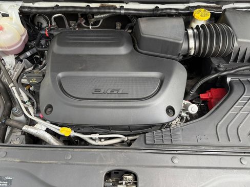 Used 2023 Chrysler Voyager LX FWD image 32