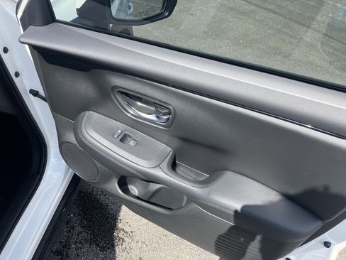 Used 2023 Honda HR-V LX image 10