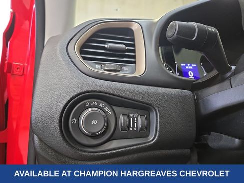 Used 2015 Jeep Renegade Latitude w/ Cold Weather Group AWD/4WD image 24