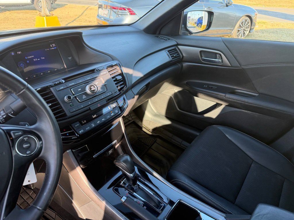 Used 2017 Honda Accord Sport image 13