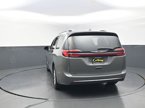 Used 2022 Chrysler Pacifica Touring-L FWD image 7
