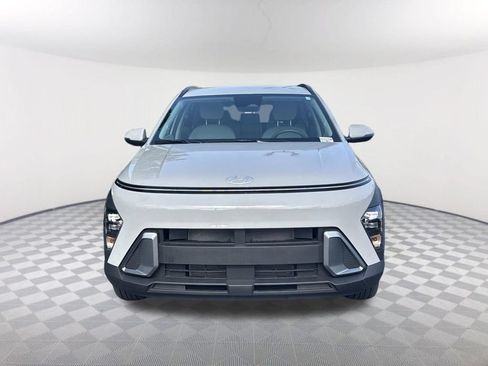 Used 2025 Hyundai Kona SEL FWD image 2
