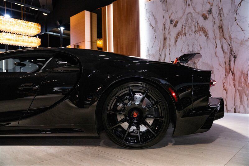 Used 2022 Bugatti Chiron Super Sport AWD/4WD image 33