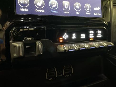 Used 2020 RAM 1500 Laramie w/ Sport Appearance Package AWD/4WD image 34