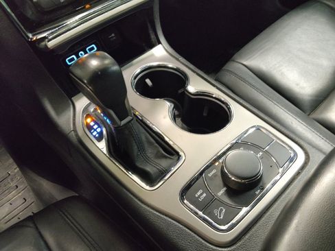 Used 2021 Jeep Grand Cherokee Limited AWD/4WD image 26