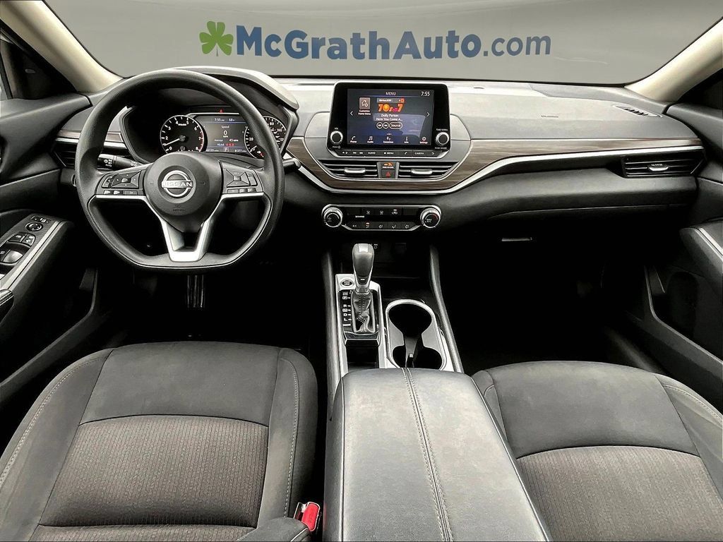 Used 2024 Nissan Altima 2.5 SV FWD image 9