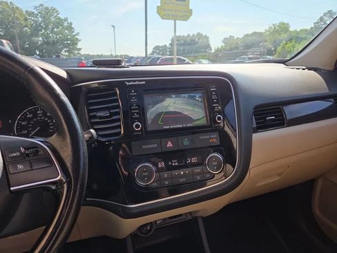 Used 2016 Mitsubishi Outlander SEL FWD image 18