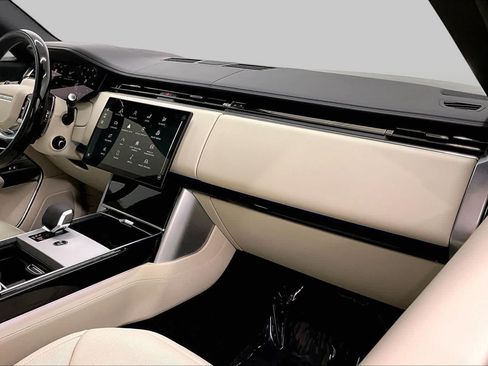 Used 2025 Land Rover Range Rover SE AWD/4WD image 19