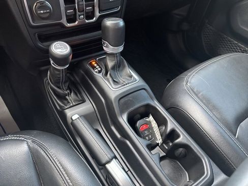 Used 2021 Jeep Gladiator Overland w/ Popular Equipment Package image 19