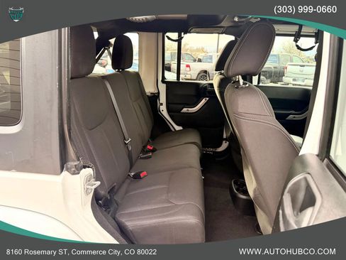 Used 2016 Jeep Wrangler Unlimited Sahara AWD/4WD image 11