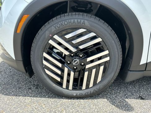 New 2026 Nissan Leaf SV+ w/ Floor Mat Package (SV+) FWD image 9