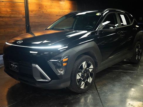 Used 2025 Hyundai Kona SEL FWD image 2