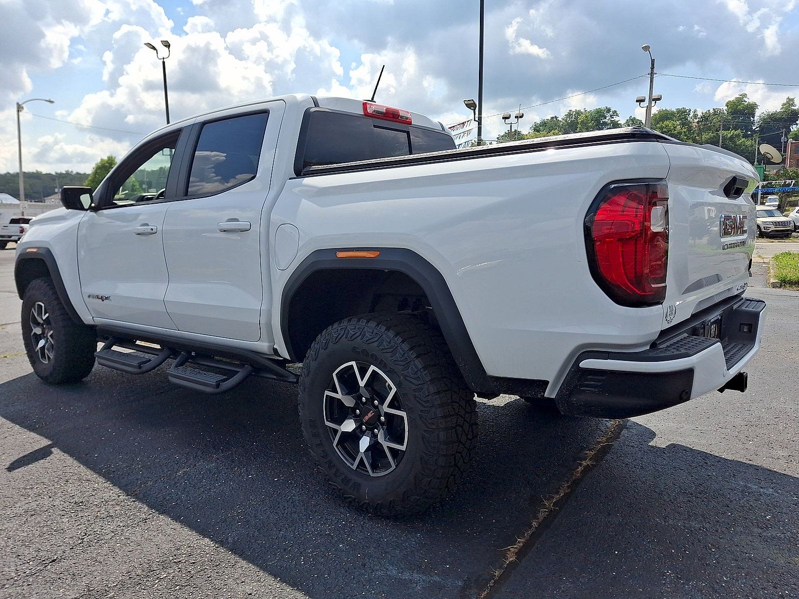 New 2025 GMC Canyon AT4 w/ AT4X Package AWD/4WD image 11