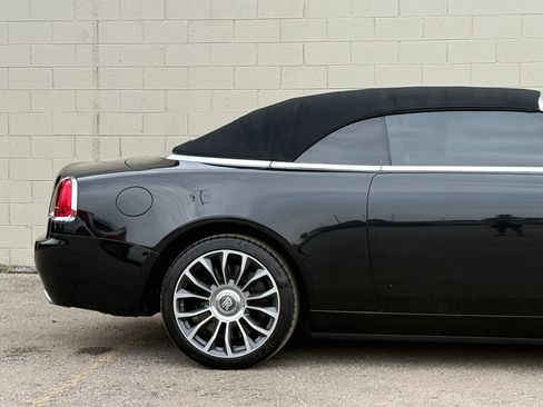 Used 2018 Rolls-Royce Dawn RWD image 13
